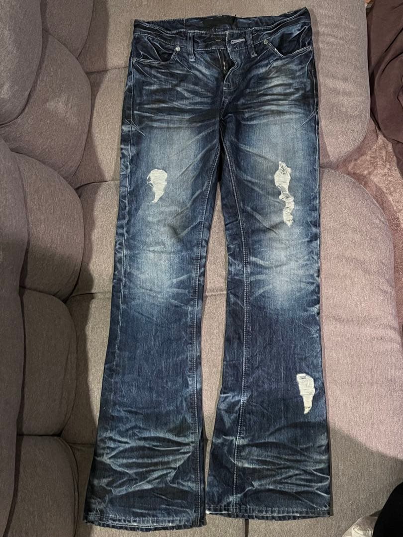 FUGA 鬼ヒゲ フレアダメージデニム