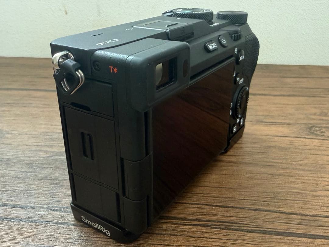 SONY α7C II 本体と付属品おまけSmallRigグリップ