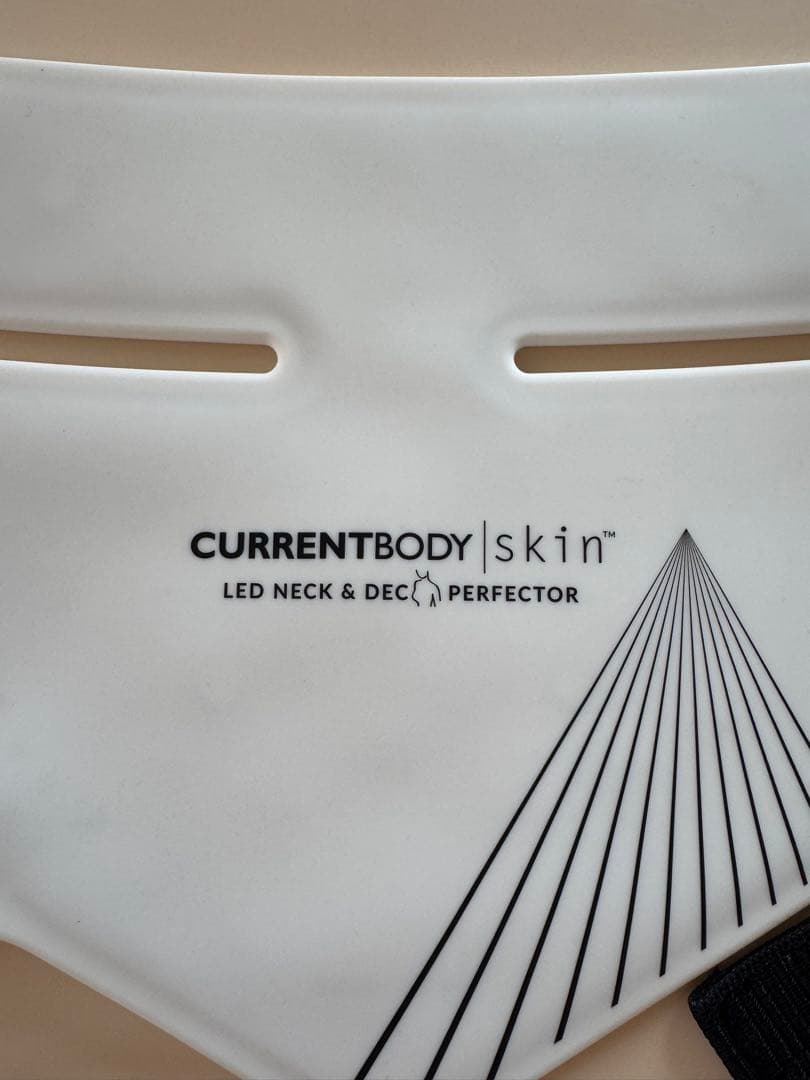 ボディ・フェイスケア CURRENTBODY LED NECK & DEC PERFECTOR