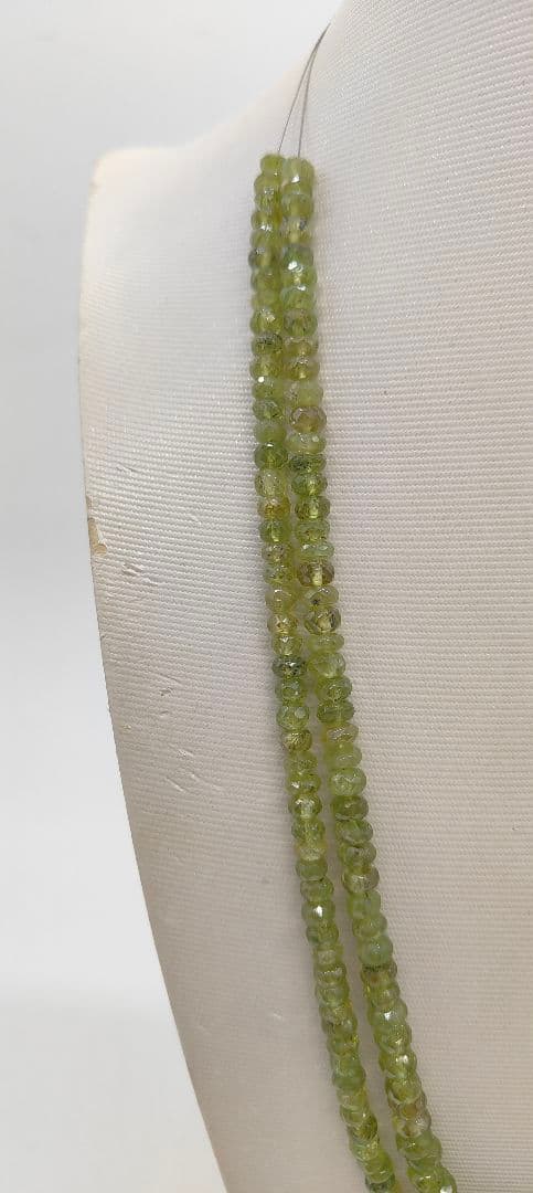 1821. スフェーンボタンカット2本連売り