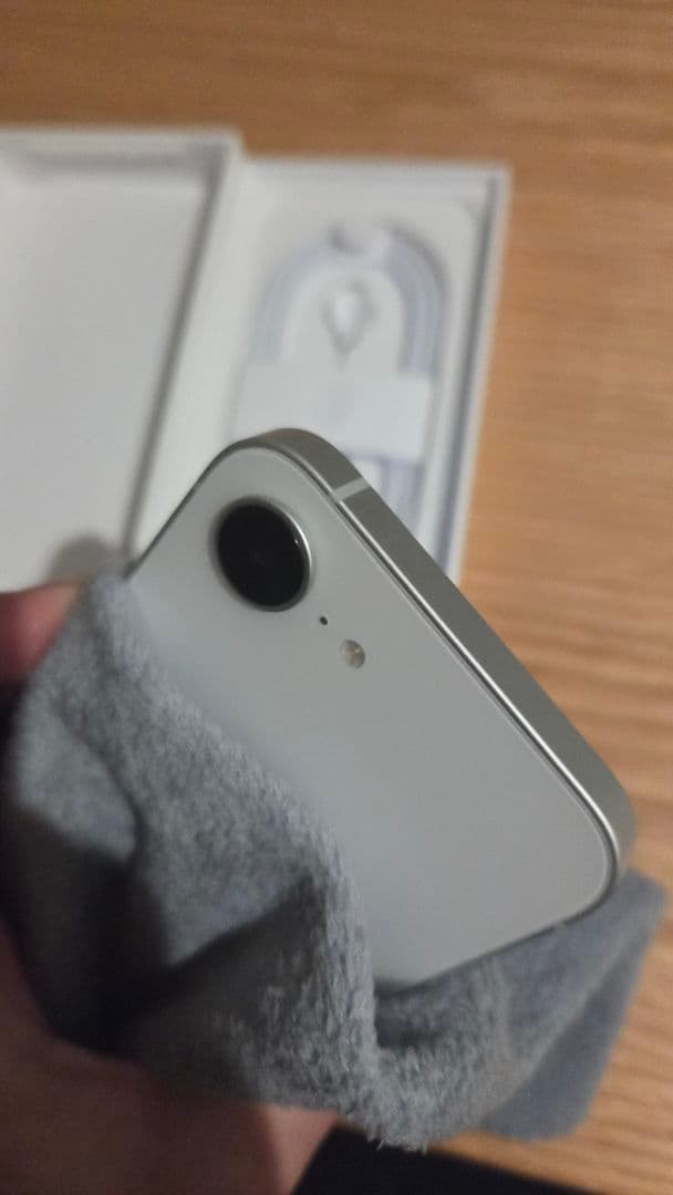 Apple iPhone 16e ホワイト 本体　128GB