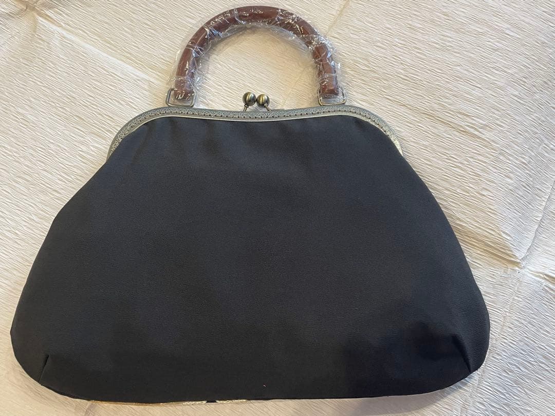 古布リメイクがま口バッグ　留袖　唐獅子　刺繍