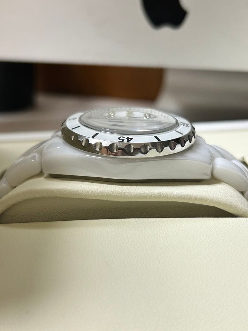CHANEL J12 ホワイトセラミック 時計