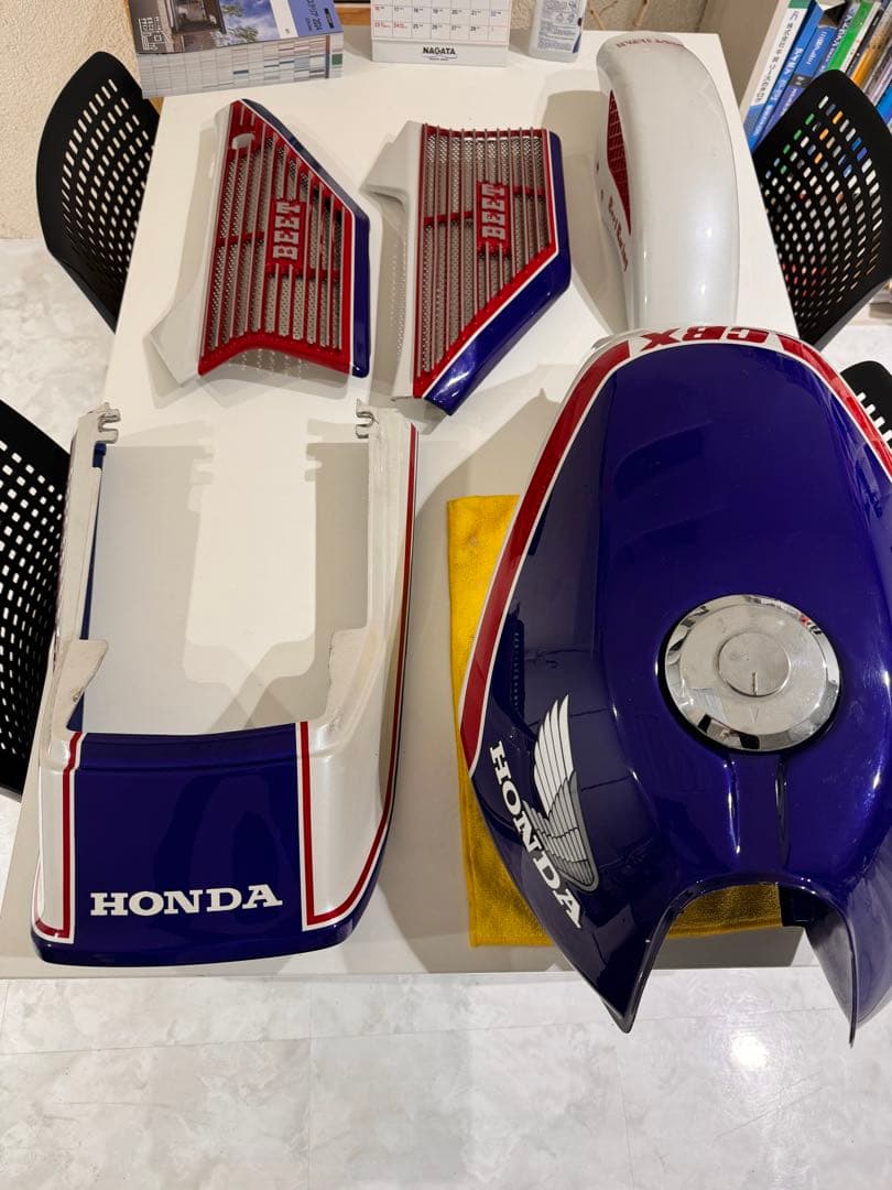 CBX400F 外装セットタンクBEET 1型純正カラー　青白当時物