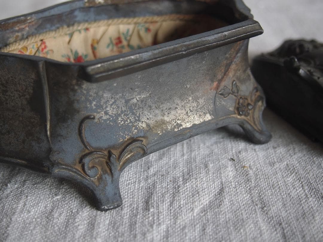 ヴィクトリアン様式アールヌーヴォー ピューター宝石箱 ジュエリーケース/K278