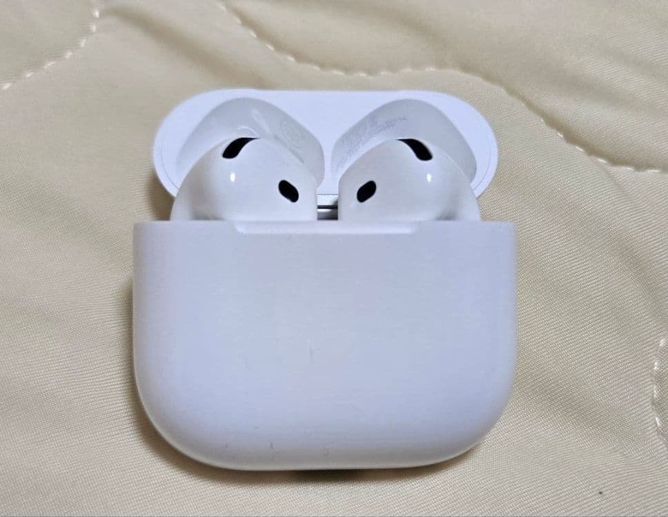 Apple AirPods 4 本体 ホワイト