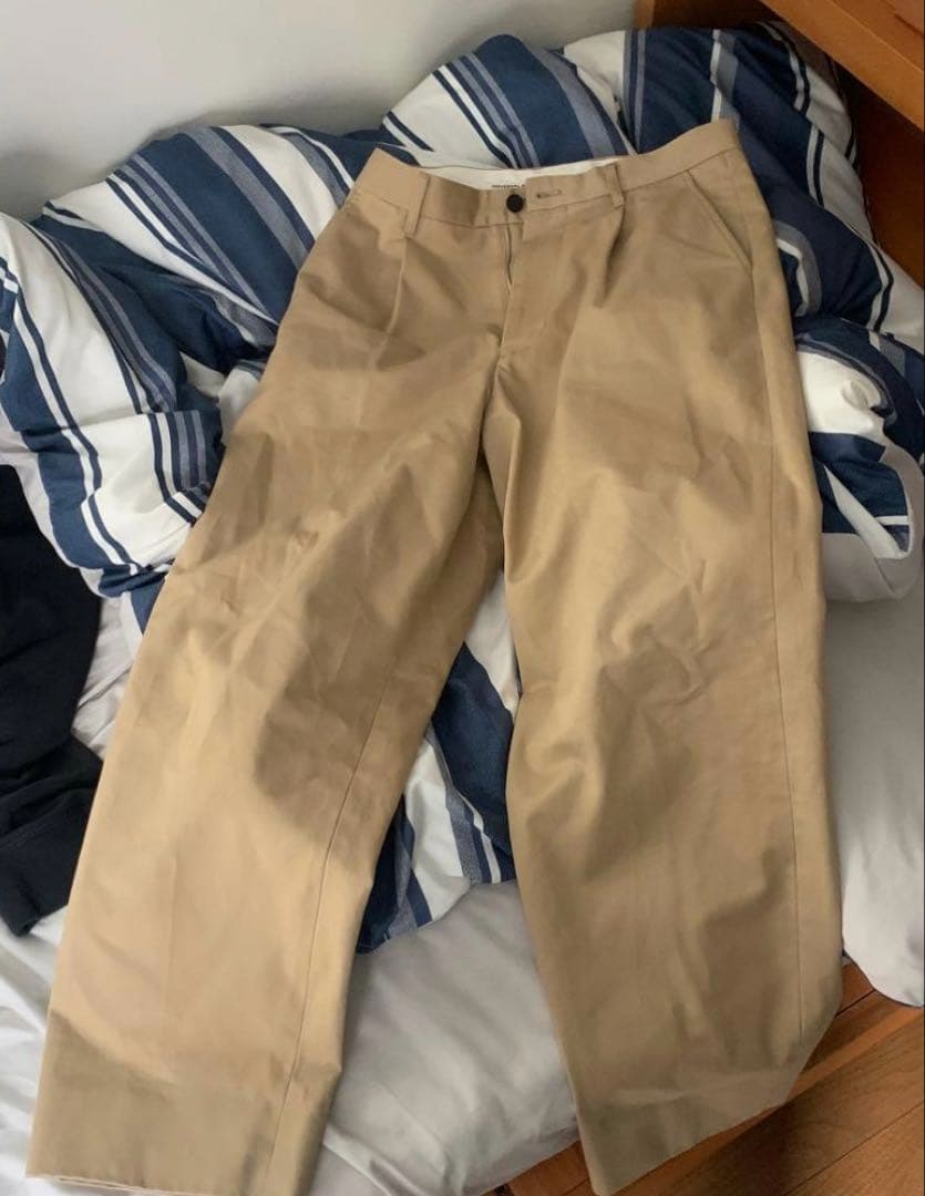 ユニバーサルプロダクツ　Cotton 1tuck Trousers