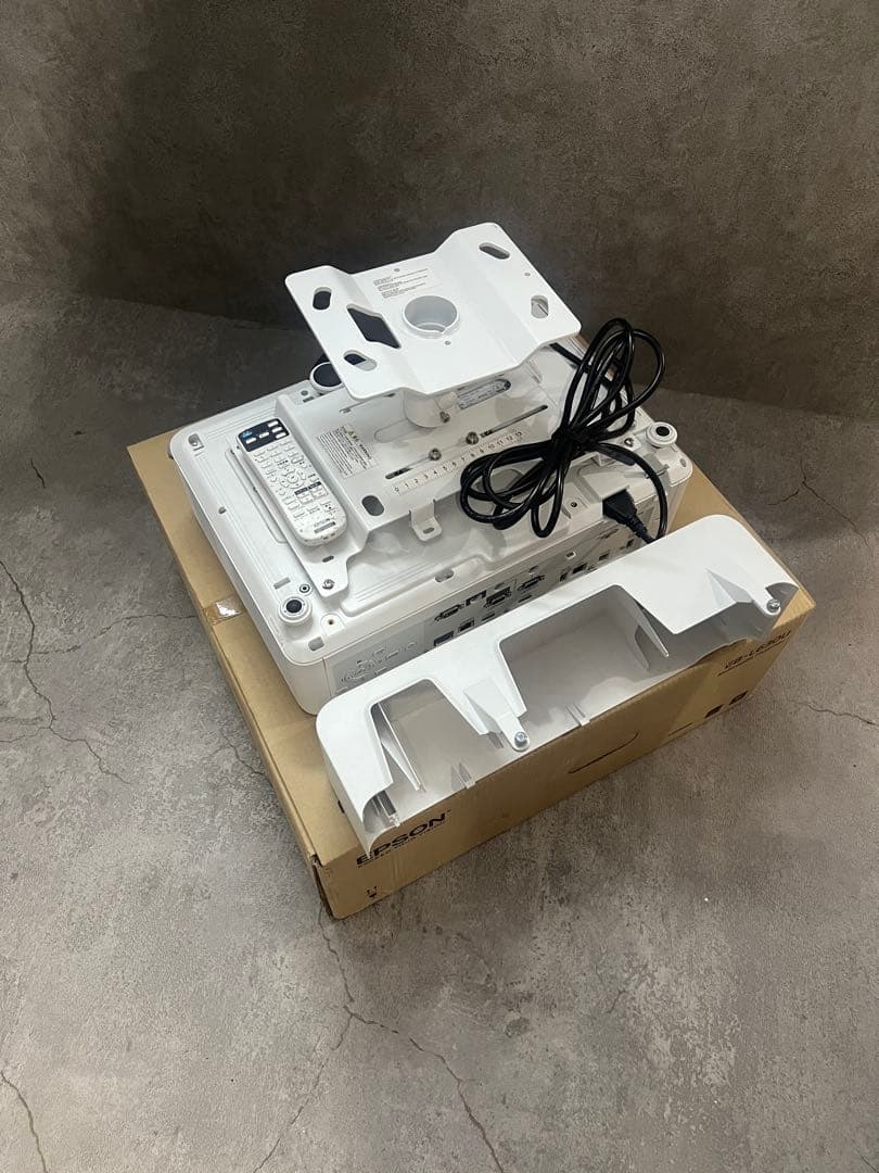 マッピング EPSON EB-L630U プロジェクター 天吊セット 1年使用