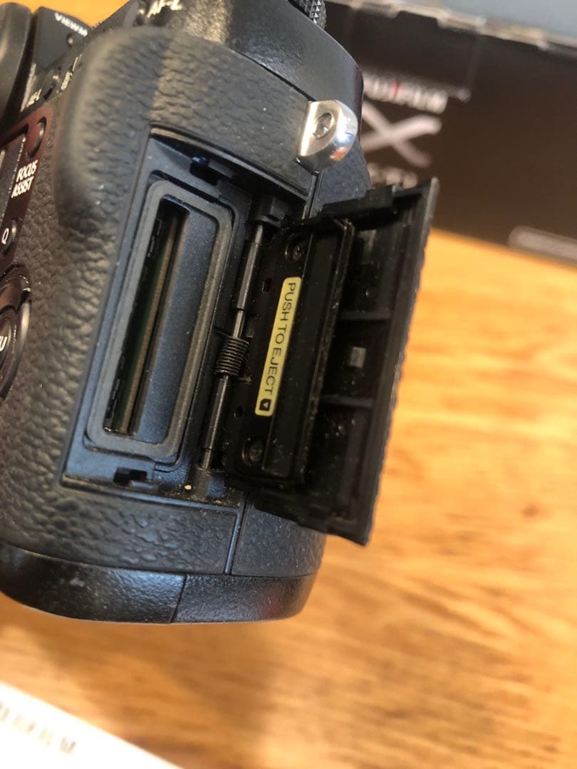 FUJI X-T1本体　バッテリー3個　フラッシュ　書籍　革製ケース