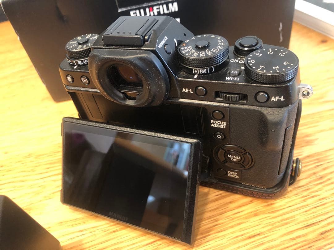 FUJI X-T1本体　バッテリー3個　フラッシュ　書籍　革製ケース