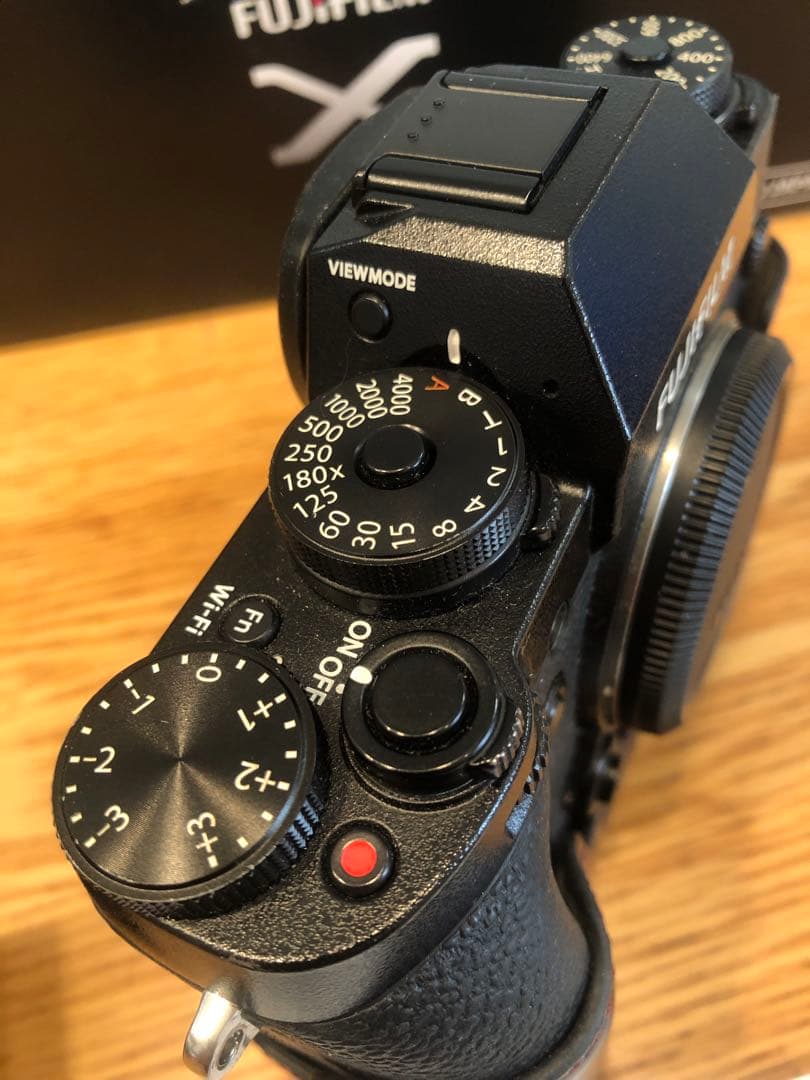 FUJI X-T1本体　バッテリー3個　フラッシュ　書籍　革製ケース