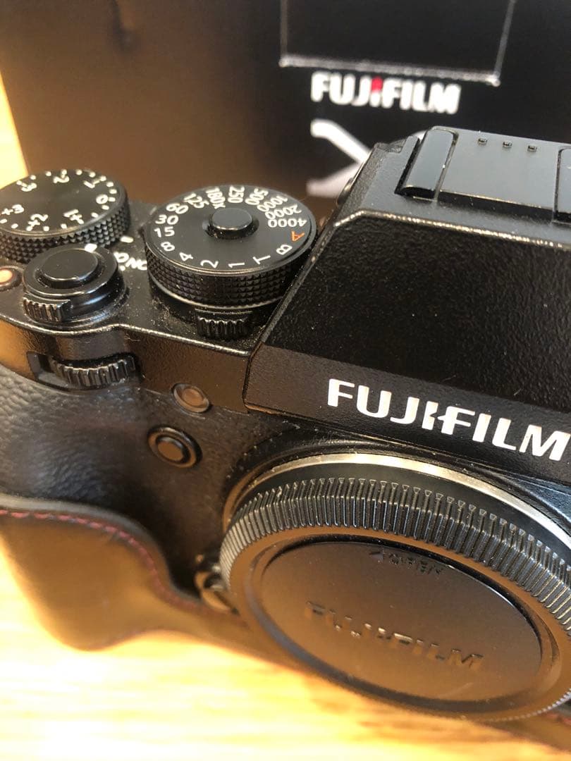 FUJI X-T1本体　バッテリー3個　フラッシュ　書籍　革製ケース