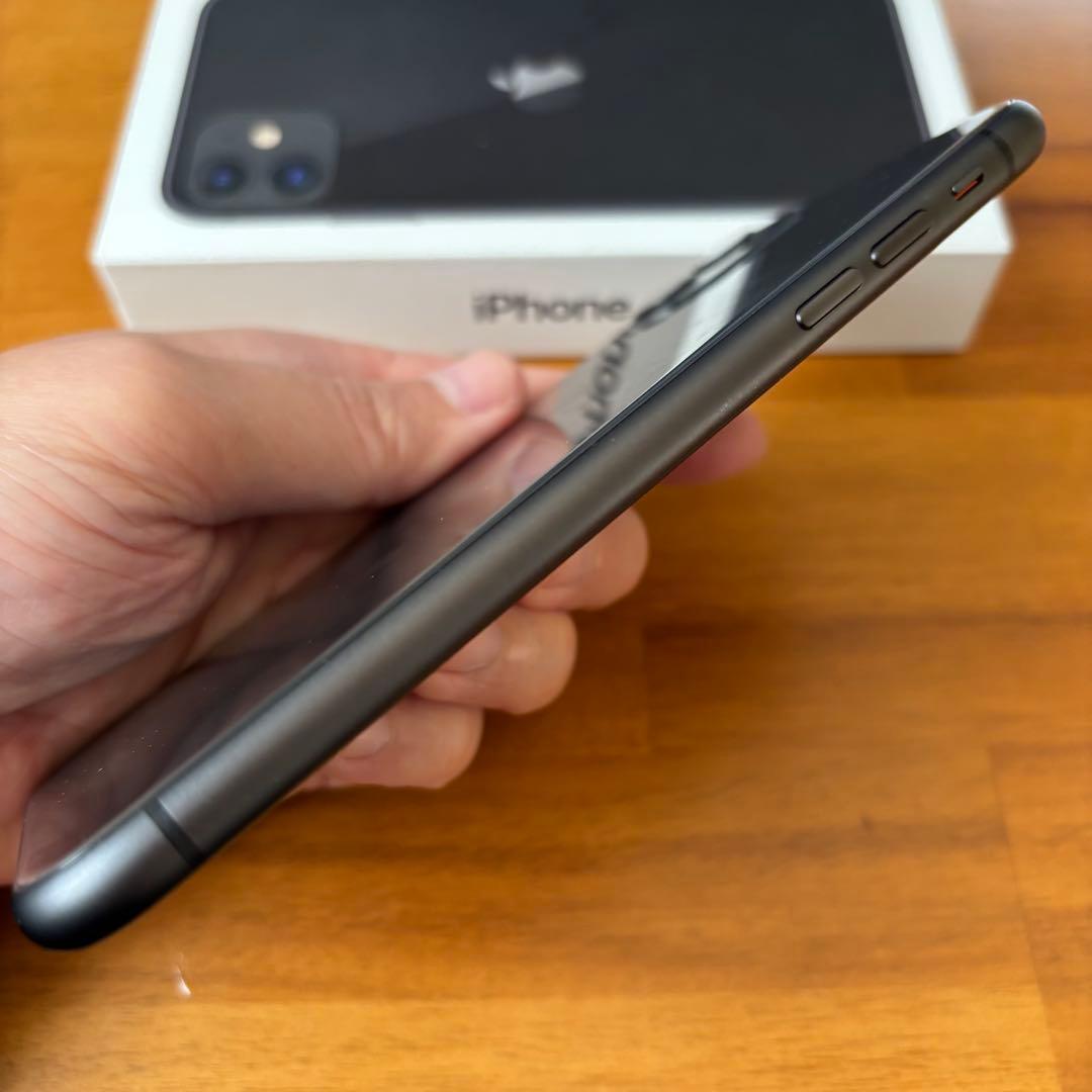 Apple iPhone 11 ブラック 本体