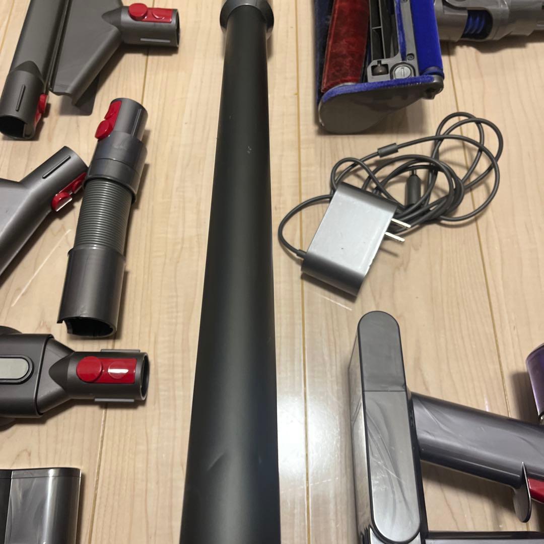 ⑦ すぐ使える！動作品！dysonダイソンコードレスクリーナー純正SV10K