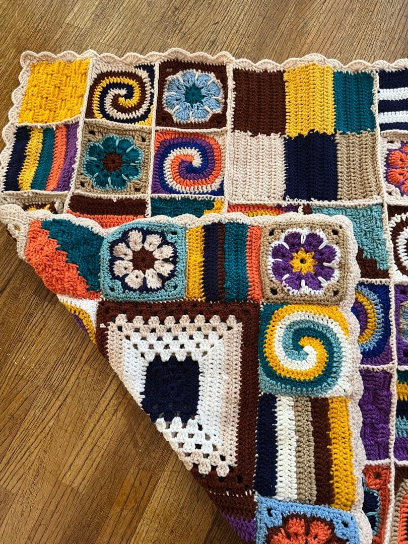 カラフルな手編みブランケットB