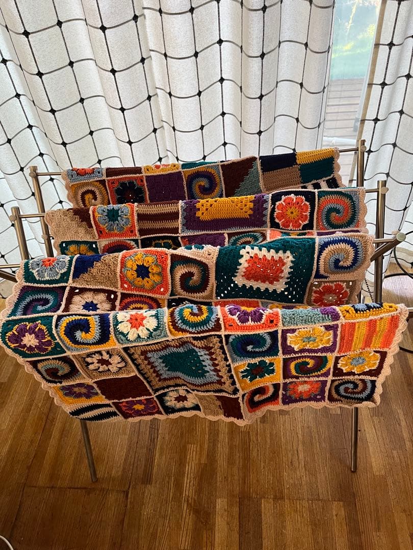 カラフルな手編みブランケットB