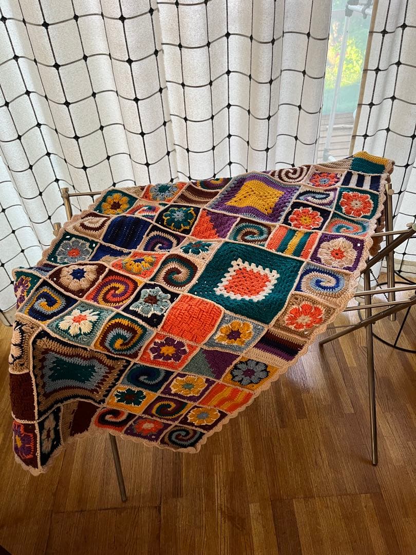 カラフルな手編みブランケットB