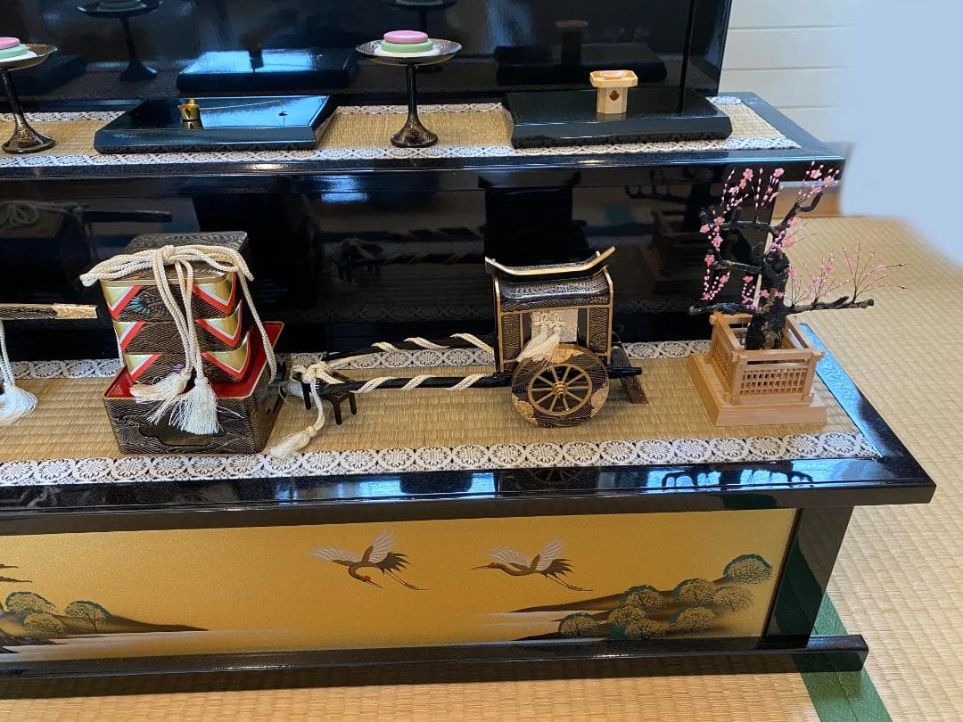 雛人形飾り 黒金　ひな壇三段飾り　人形なし