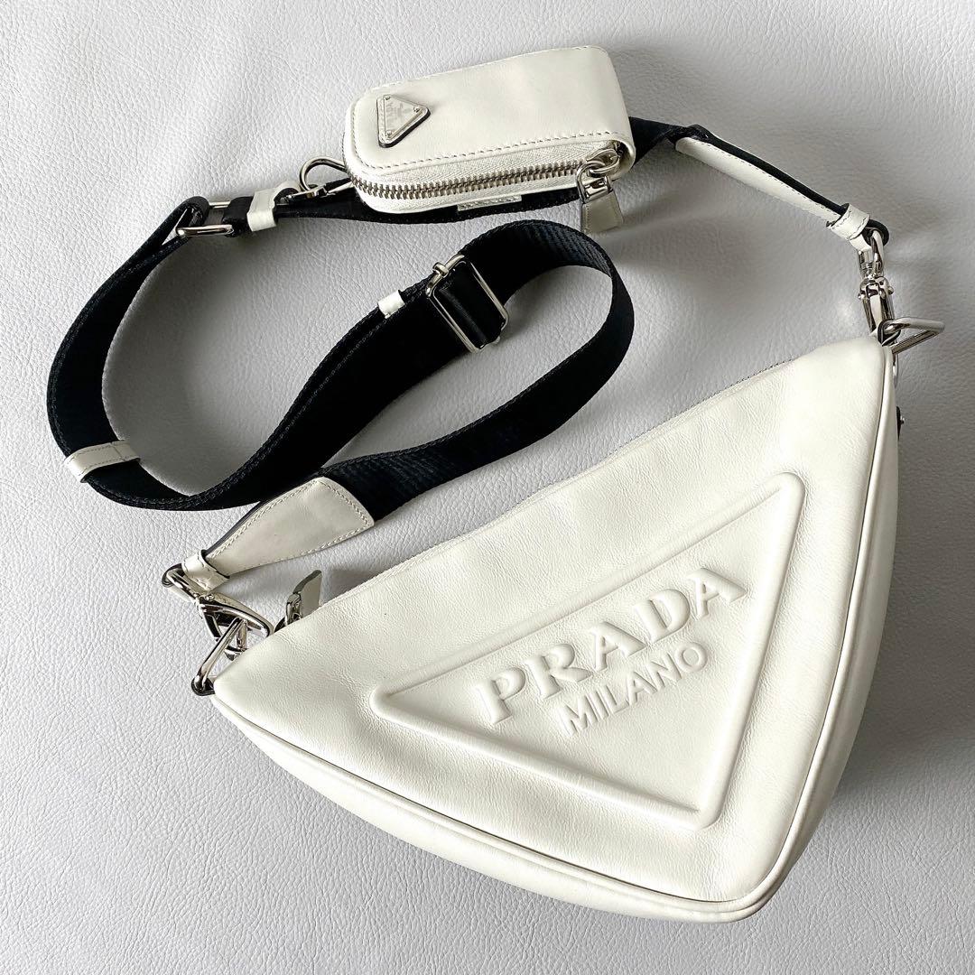 PRADA / トライアングル ショルダーバッグ エンボスロゴ ホワイト