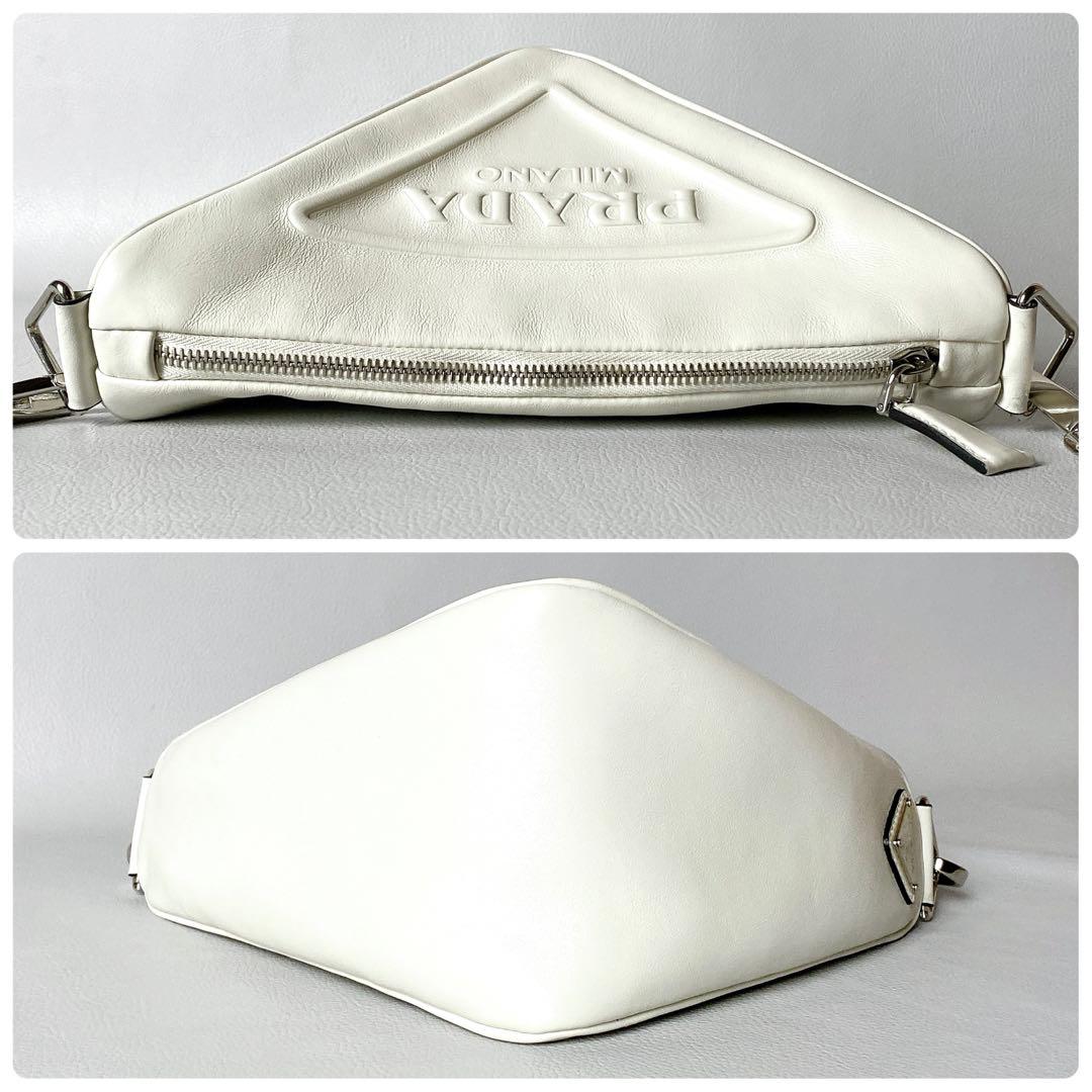 PRADA / トライアングル ショルダーバッグ エンボスロゴ ホワイト