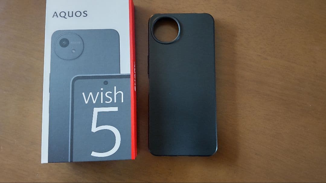 AQUOS wish 5 本体 ケース付き