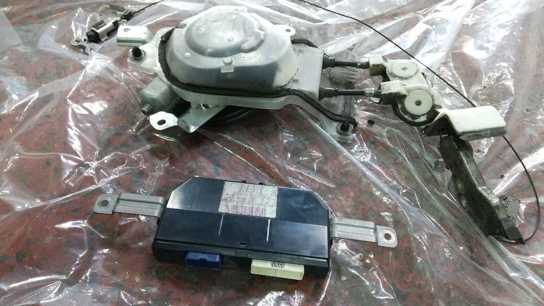 ダイハツ、アトレーの左側 純正電動 パワースライドモーターとコンピューターつき