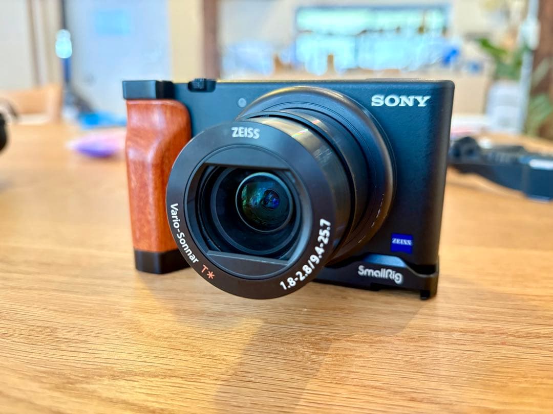 SONY ZV-1（木製ハンドル・外部マイク付）