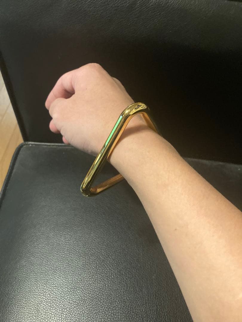 balenciaga トライアングル ブレス　ブレスレット　バングル　ゴールド