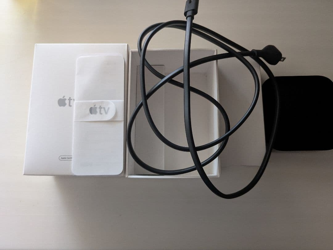 Apple TV4K WiFiモデル64GB 本体、電源ケーブル(リモコンなし)