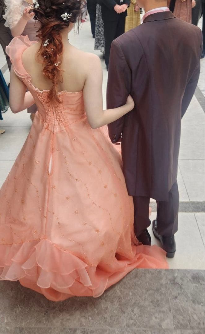 カラードレス　サーモンピンク　結婚式　ウェディング