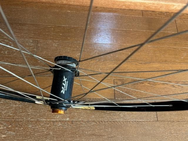 26インチホイール、XTRハブ、リム：STANS No Tube、センターロック