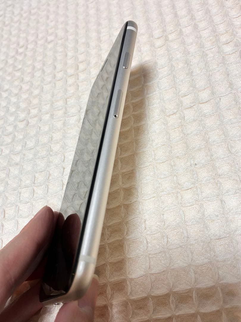 iPhoneSE スターライト　SIM無し