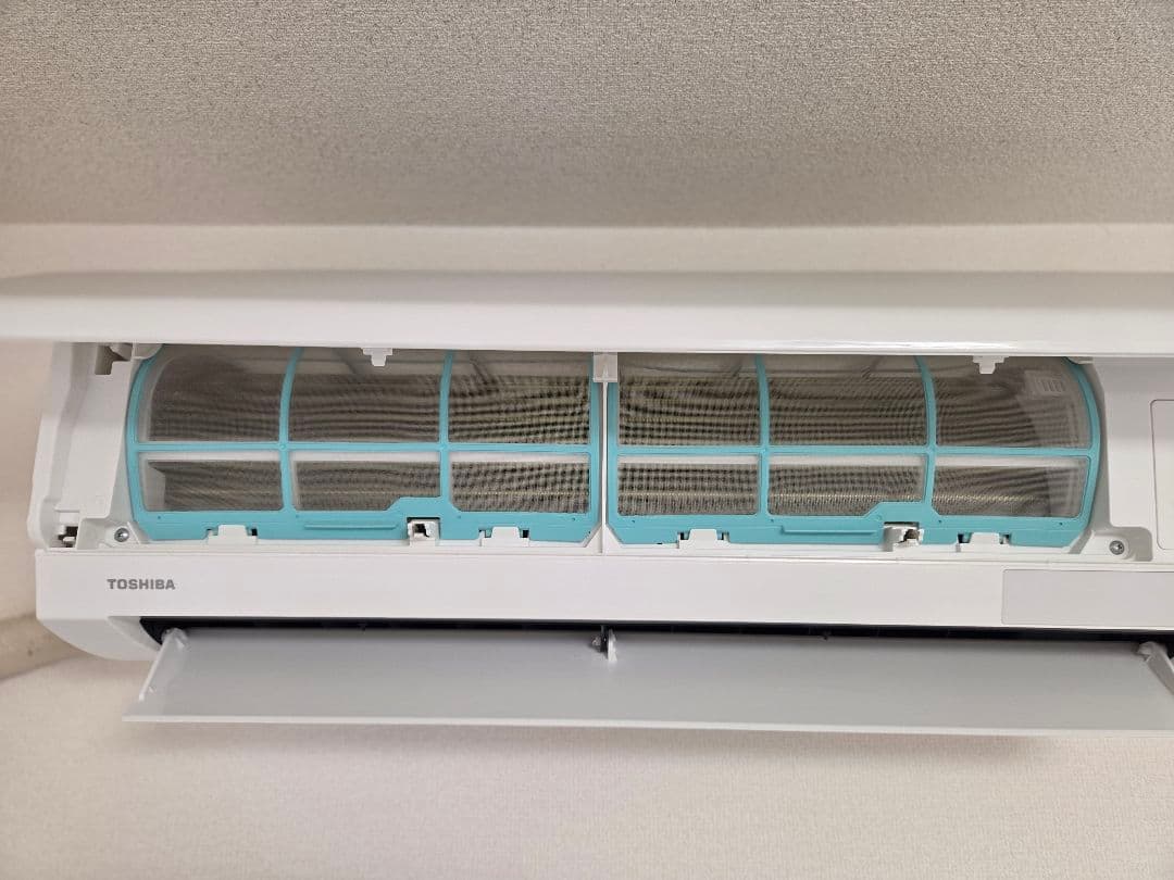 東芝 ルームエアコン RAS-J221M（W） 2022年製 6畳用 大阪市
