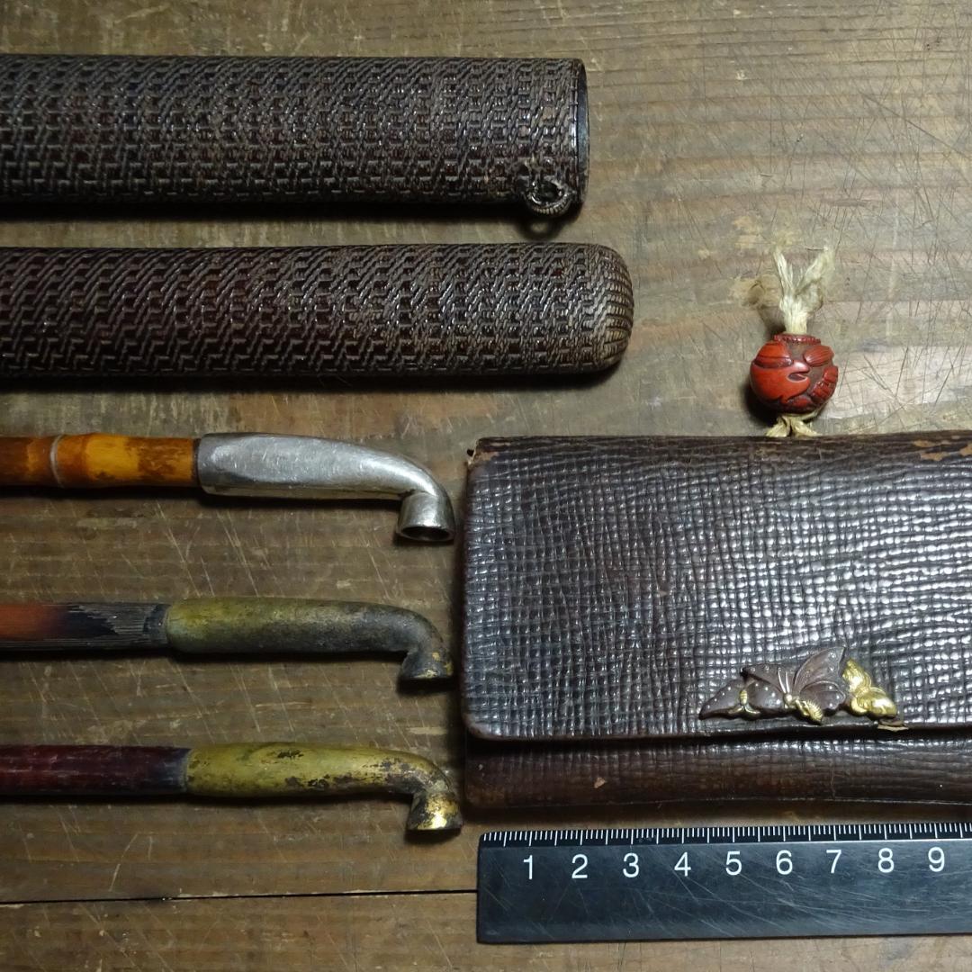 古い 煙草入れ+煙管入れ+煙管３つ　　　蝶の前金具　根付