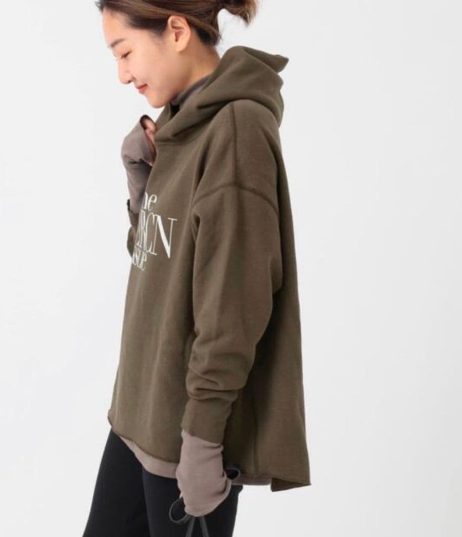 Deuxieme Classeドゥーズィエムクラス AMERICANA パーカー