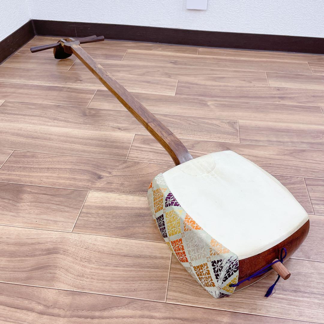 三味線 細棹 花梨 平溝 丸打胴 鳩胸 犬皮 和楽器