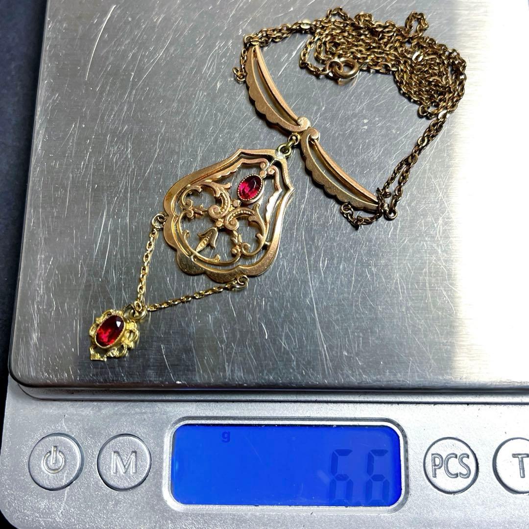 ヴィンテージ　エレガントなデザインのネックレス　石付き