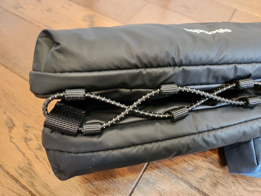 トポロジー topologie ボトルサコッシュ black puffer