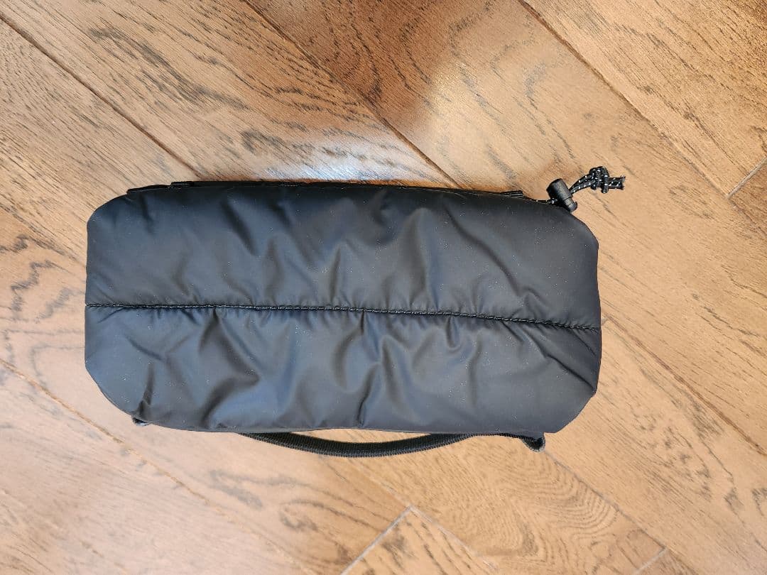 トポロジー topologie ボトルサコッシュ black puffer