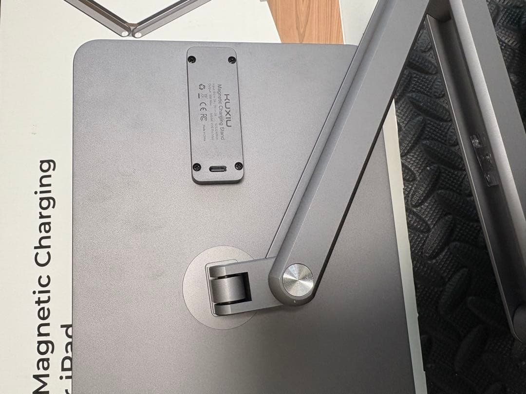 【KUXIU】iPad用 マグネット式フレキシブル折りたたみスタンド