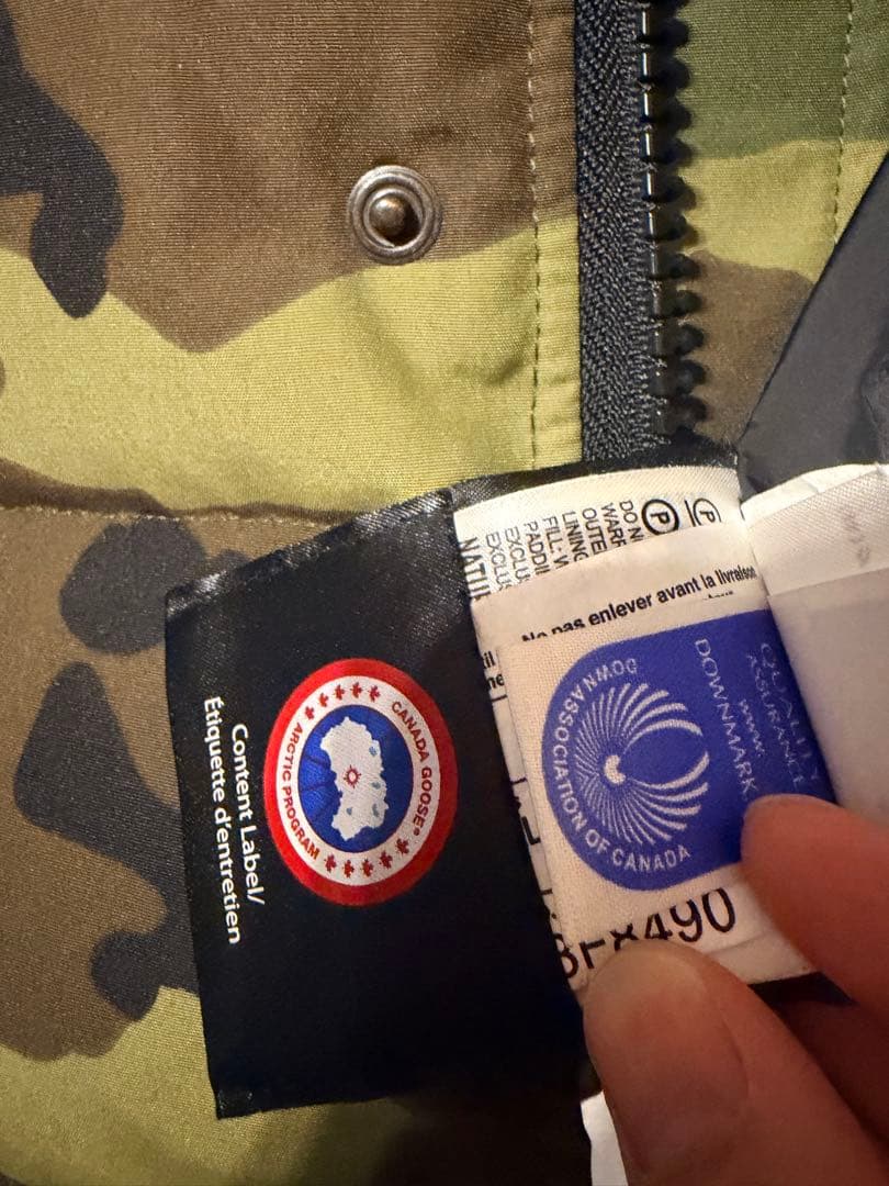 KK 【美品】カナダグース 迷彩ダウン CARSON PARKA