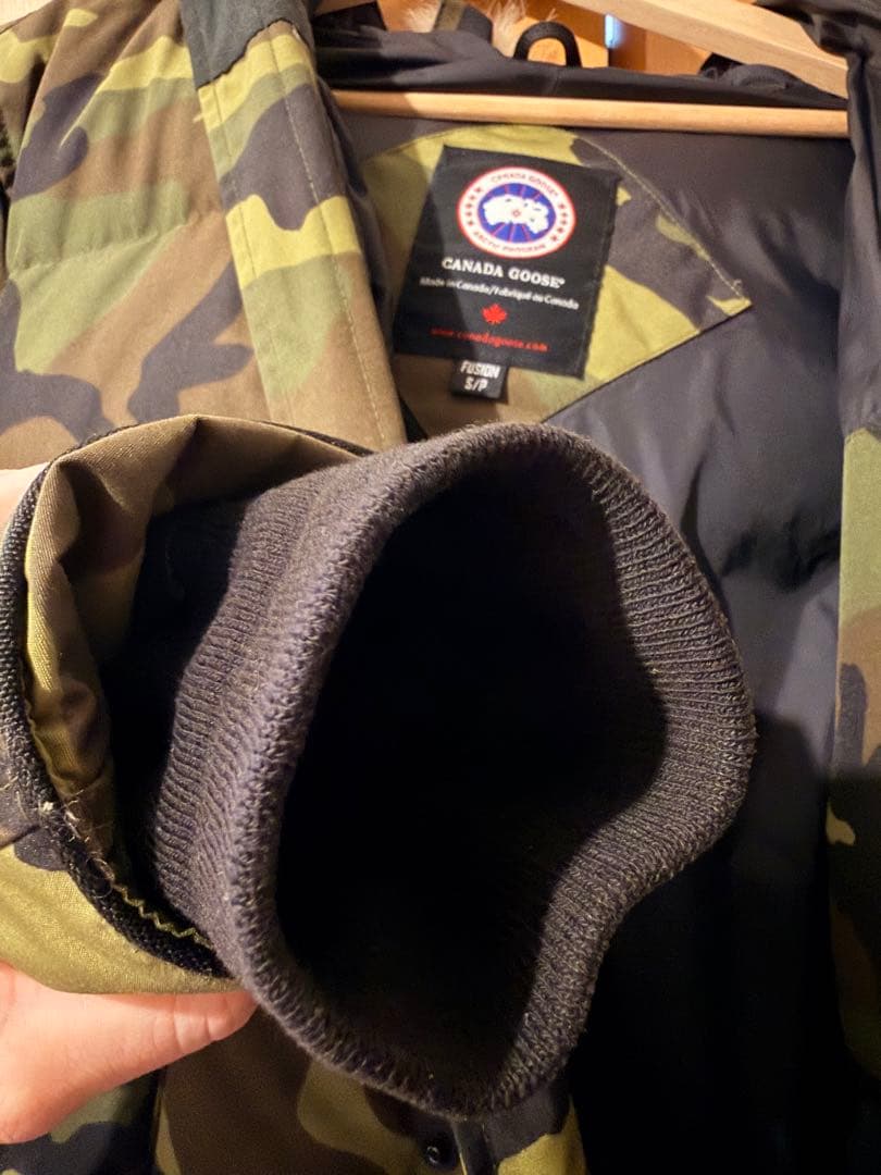 KK 【美品】カナダグース 迷彩ダウン CARSON PARKA