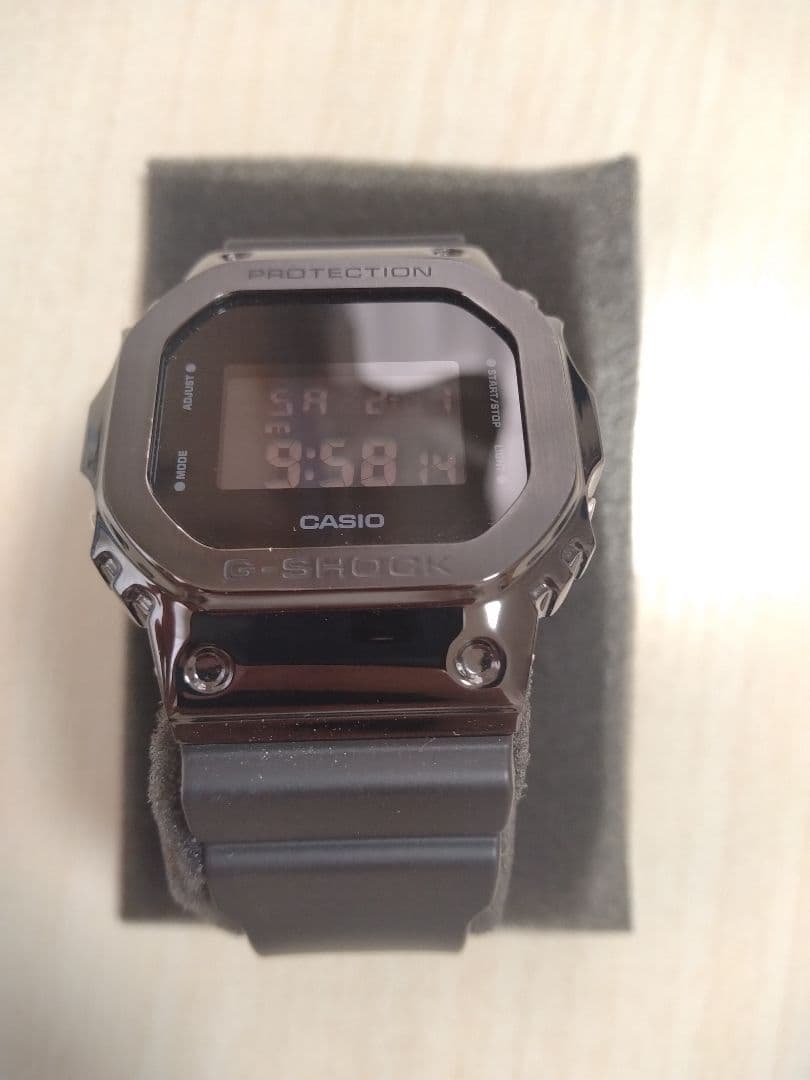 （76）【極美品】G-SHOCK GM-5600B ブラック　デジタル