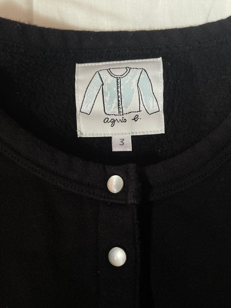 美品　アニエス・ベー　ブラック ボタン付き クロップドカーディガン
