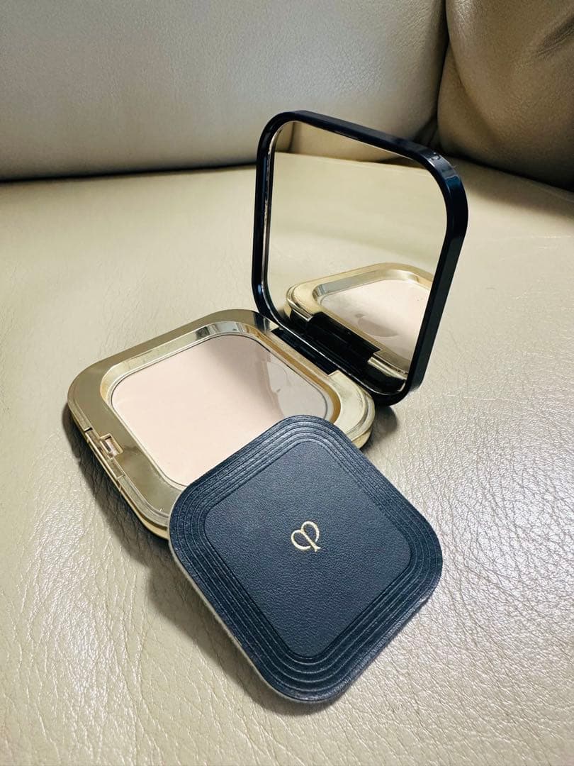 クレ・ド・ポー ボーテ プードルコンパクト　エサンシエルn