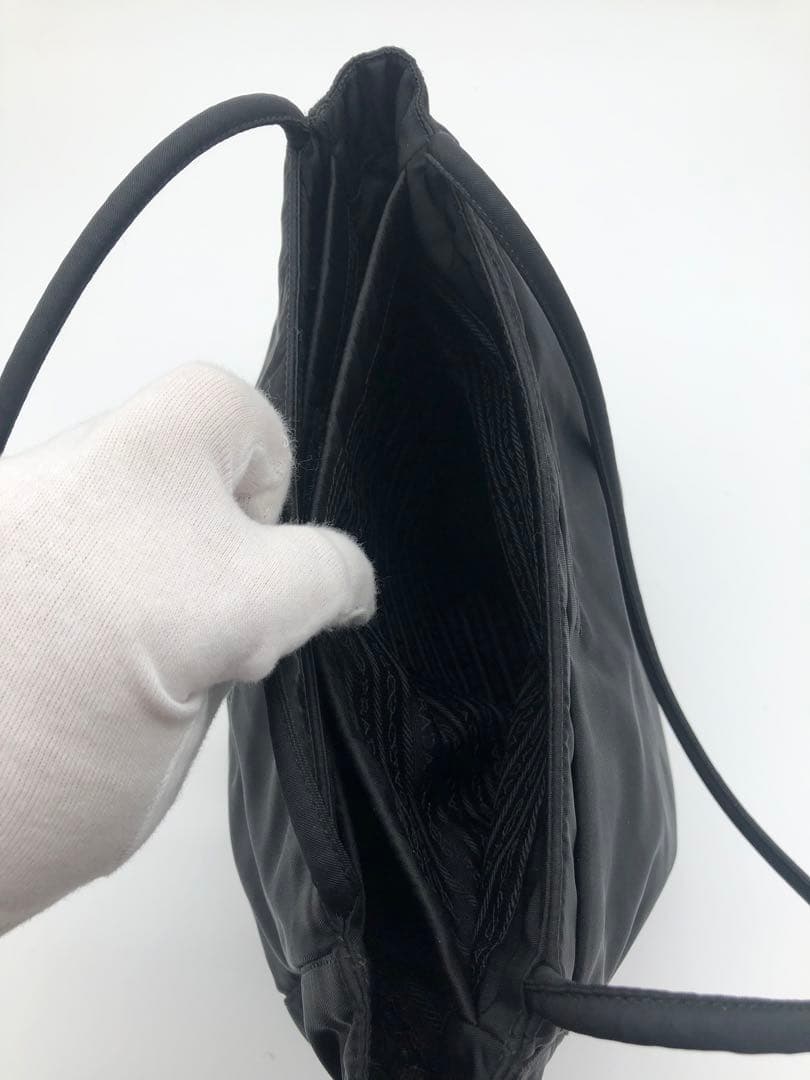 PRADAプラダナイロントートバッグ