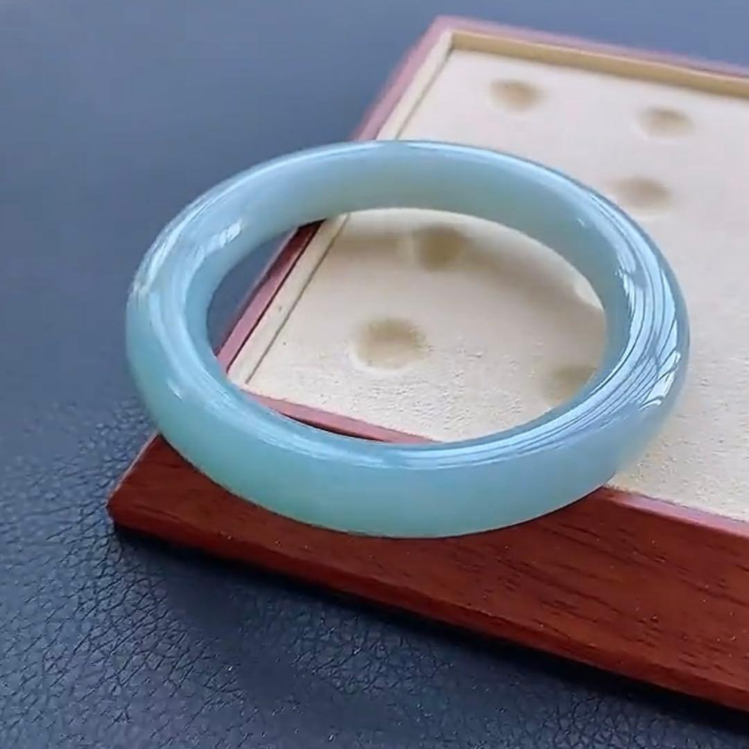 本翡翠、希少、レアミャンマー爽やかブルー〜55.5