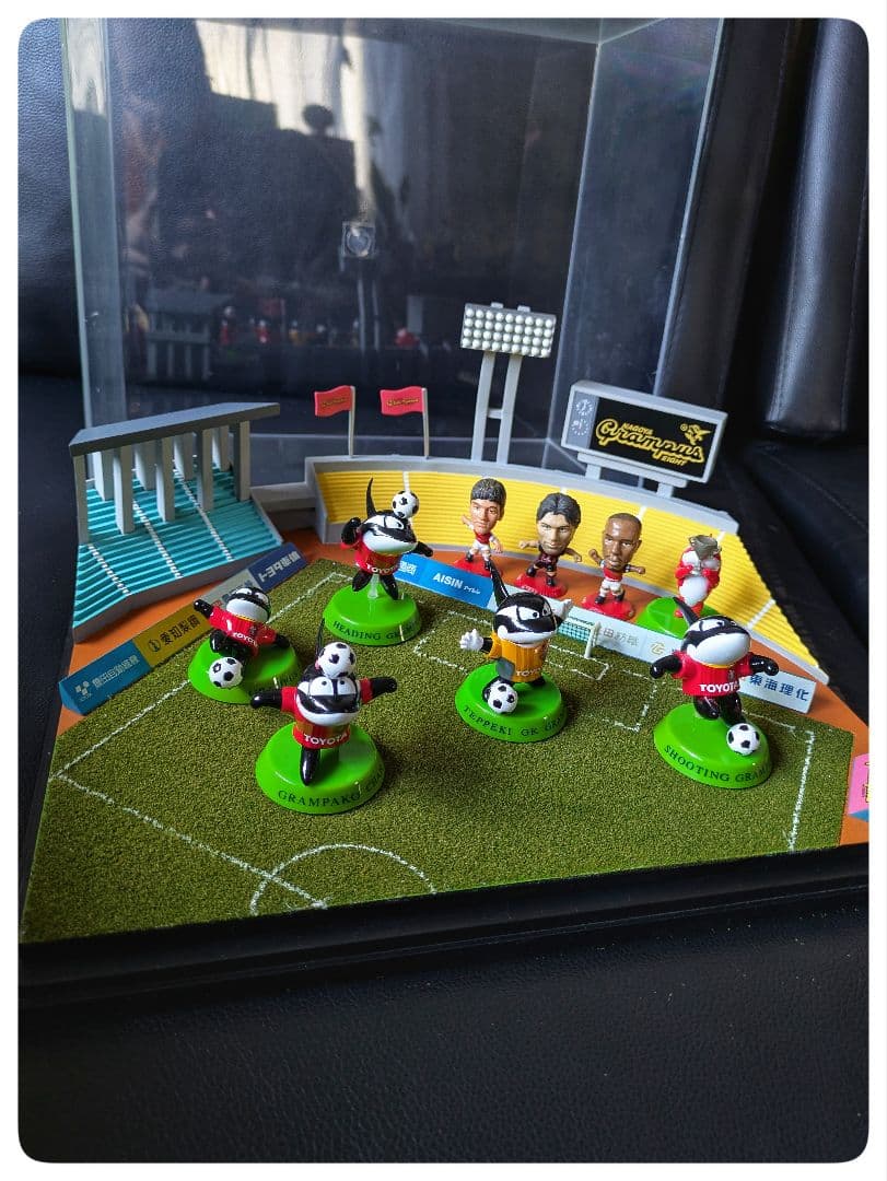 瑞穂メモリアルピッチ（ジオラマ）&グランパスくん一家フィギュア おまけ付 非売品