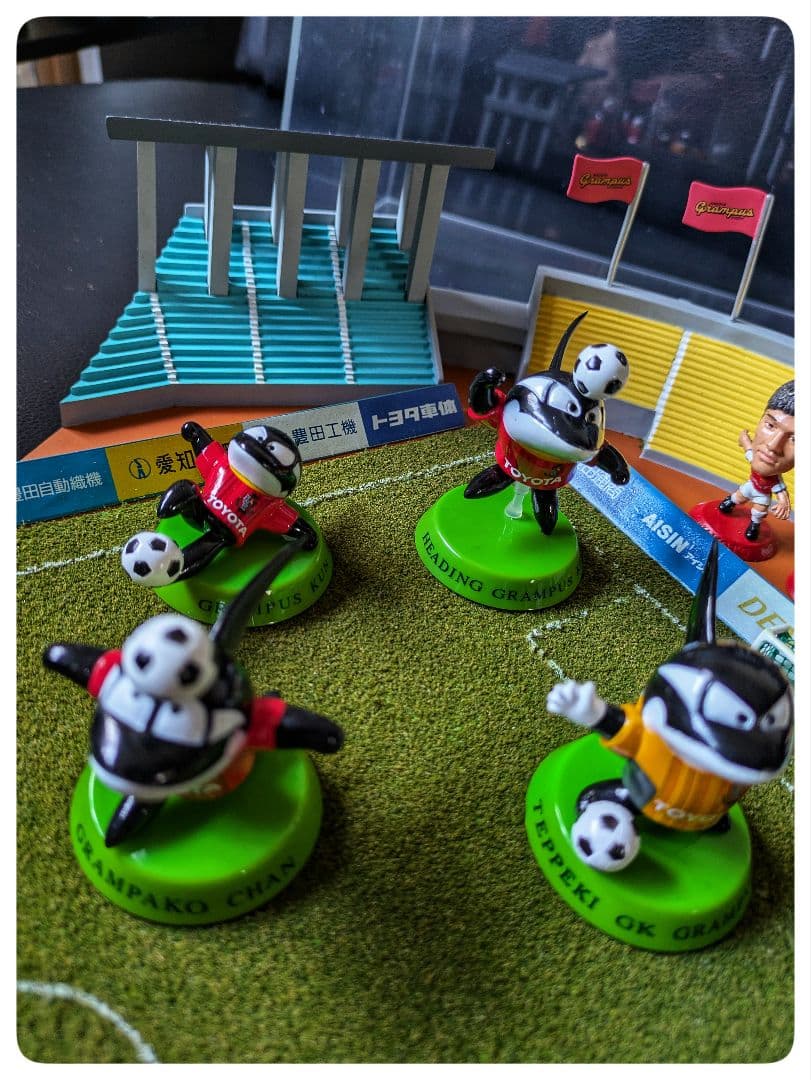 瑞穂メモリアルピッチ（ジオラマ）&グランパスくん一家フィギュア おまけ付 非売品