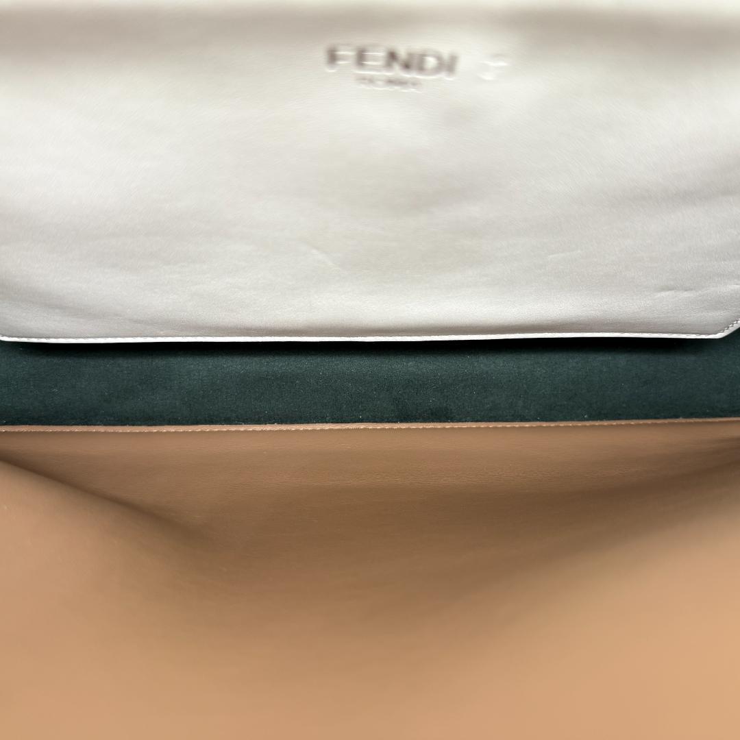 M6932 フェンディ ピーカブー アイシーユー ミディアム 7VA529